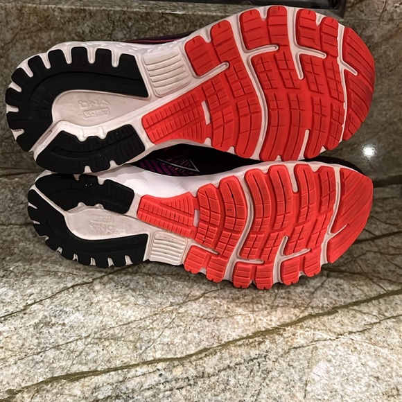 Brooks Adrenaline GTS 19 Womens Running Shoes Black Athletic Sneakers Size 8.5 - Picture 10 of 11